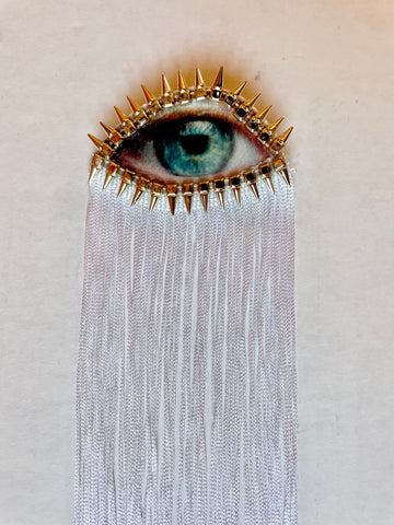 White Fringe Eye Brooch/Ornament